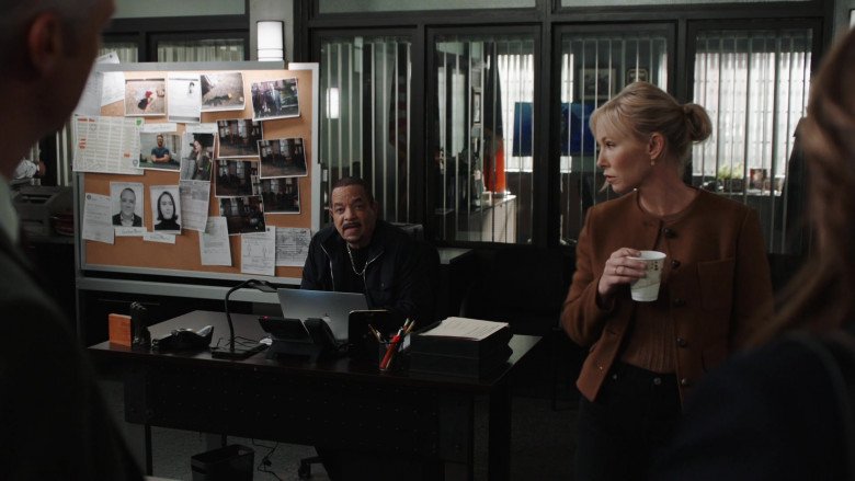 Apple MacBook Laptops in Law & Order - Special Victims Unit S26E03 "Divide and Conquer" (2024) - 595607