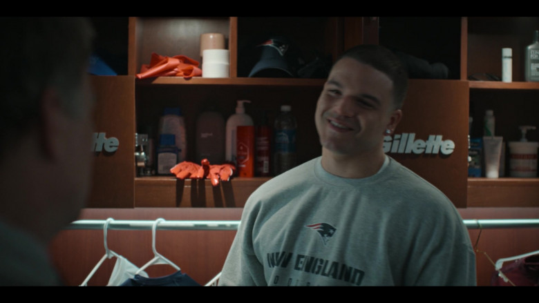 Gillette, Old Spice Deodorant and Aquafina Water in American Sports Story S01E05 "The Man" (2024) - 584899