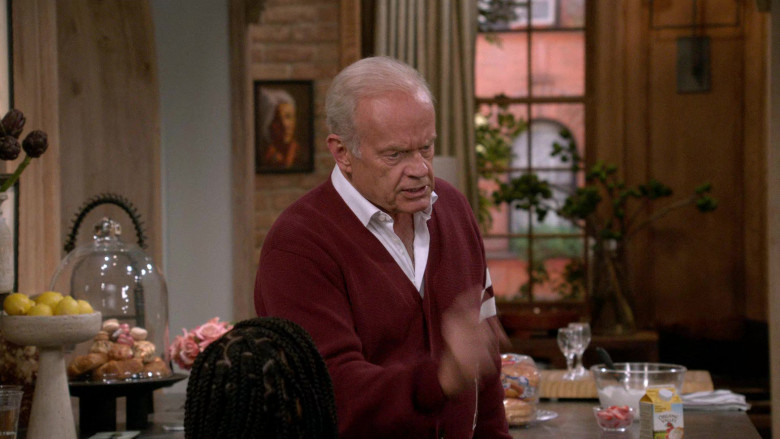 Organic Valley in Frasier S02E07 "My Brilliant Sister" (2024) - 600703