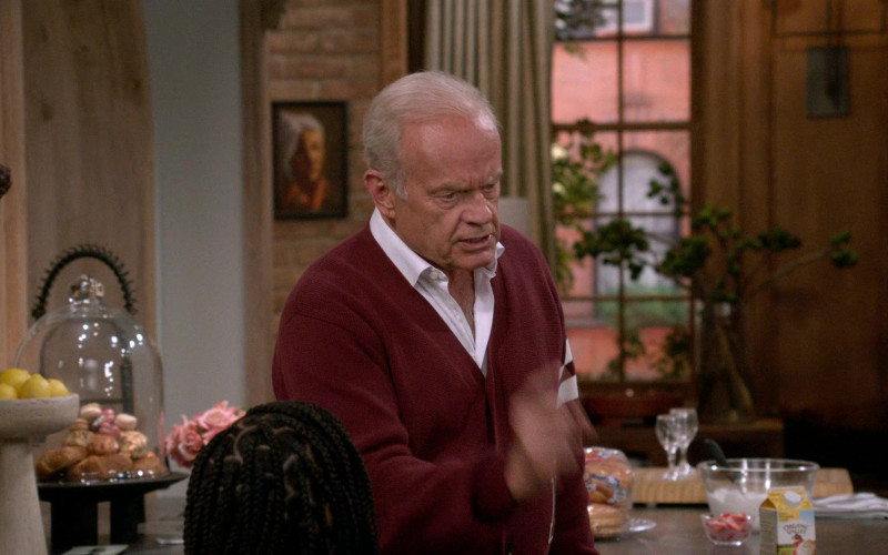 #1414 – ProductPlacementBlog.com – Frasier S02E07 (2024) – Product Placement Tracking (Timecode – 00h 23m 33s)