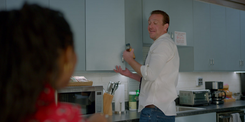 Cuisinart Microwave Oven in Shrinking S02E02 "I Love Pain" (2024) - 592073