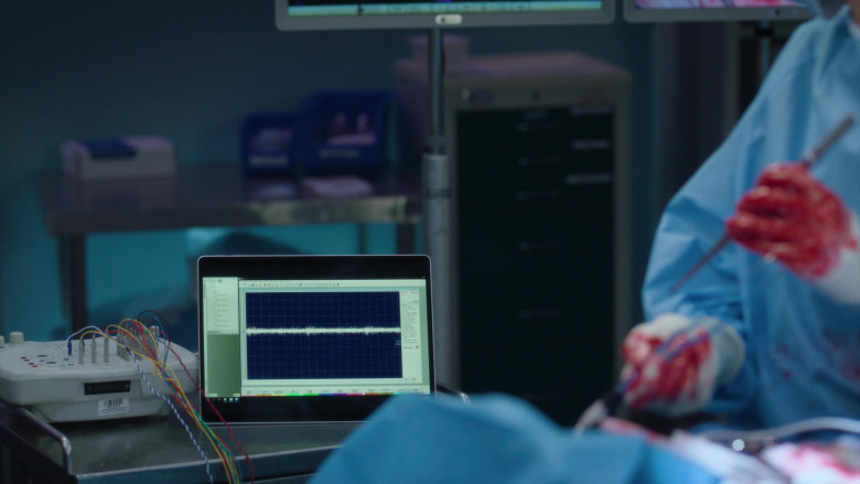 Microsoft Surface (Scene 16) Tablets in Grey's Anatomy S21E03 "I Can See Clearly Now" (2024) - 588718