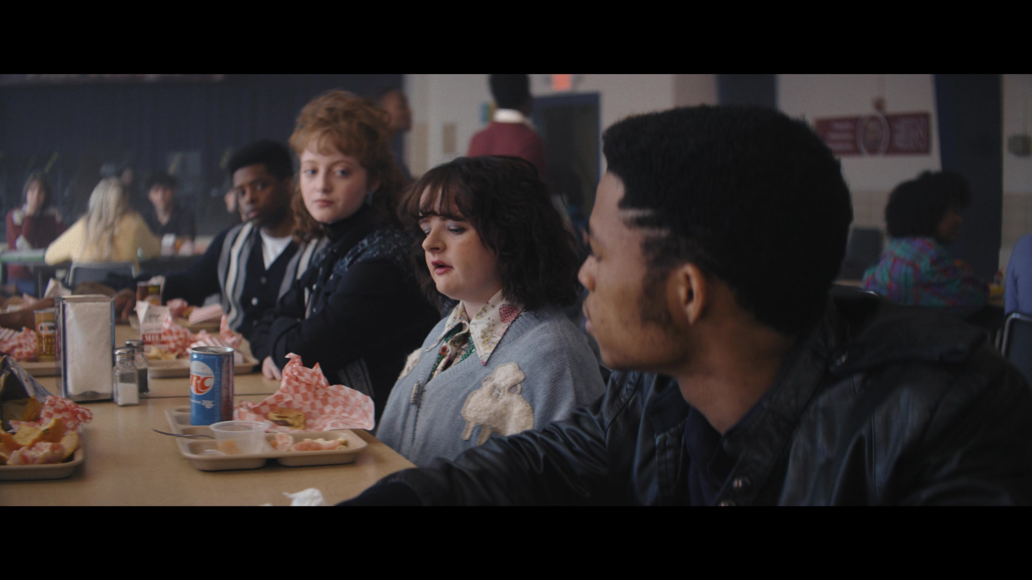 A&W Root Beer And RC Cola Cans In Hysteria S01E06 "Speaking In Tongues