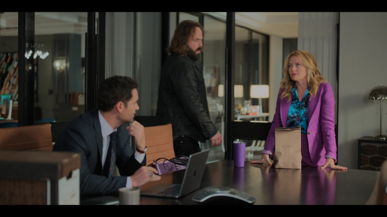 Apple MacBook Laptop in The Lincoln Lawyer S03E08 "Mystery Man" (2024) - 593691