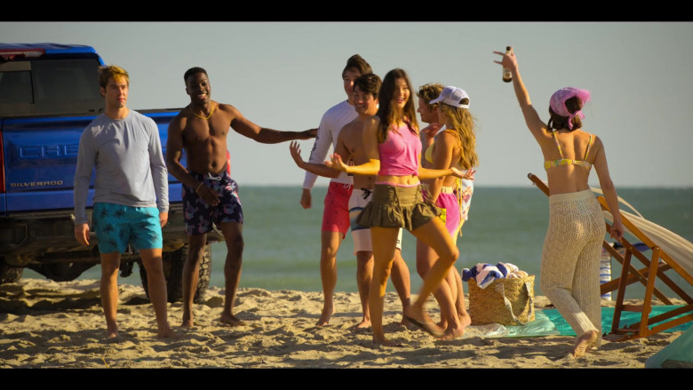 Coors Light and Miller Lite Beer in Outer Banks S04E04 "The Swell" (2024) - 587019