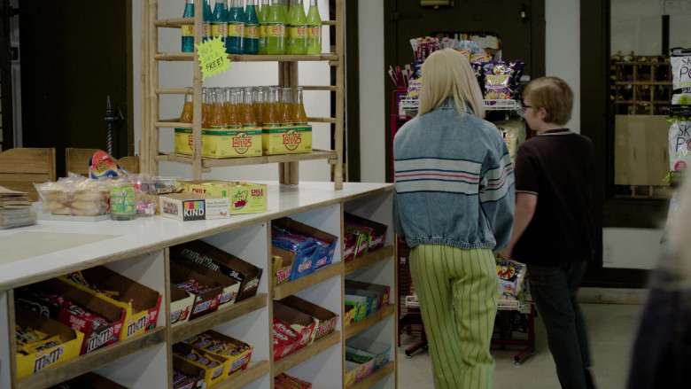 M&M's, Snickers, Milky Way, Kit Kat, Twix, Red Vines, Reese's, Skittles, 5-hour Energy, KIND Snacks, Corn Nuts, Slim Jim, Pirate's Booty, SkinnyPop in High Potential S01E05 "Croaked" (2024) - 599119