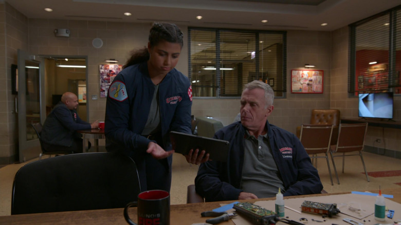 Apple iPad Tablet in Chicago Fire S13E05 "Down the Rabbit Hole" (2024) - 600316