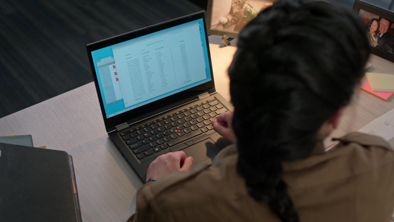 Microsoft Windows Logo (Keyboard) in Murder in a Small Town S01E04 "Prized Possessions" (2024) - 591854