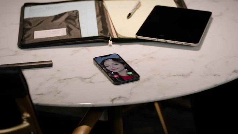 Apple iPad and iPhone in Found S02E03 "Missing While Lonely" (2024) - 596234