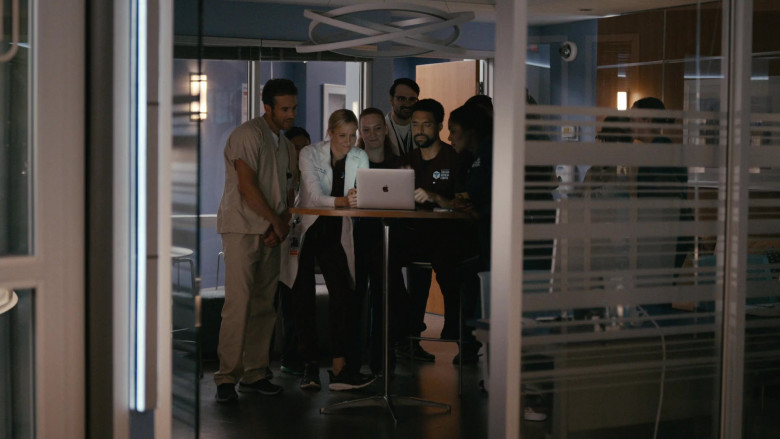 Apple MacBook Laptop in Chicago Med S10E03 "Trust Fall" (2024) - 586184