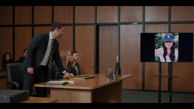 Samsung TVs in The Lincoln Lawyer S03E06 "Man on Fire" (2024) - 593355