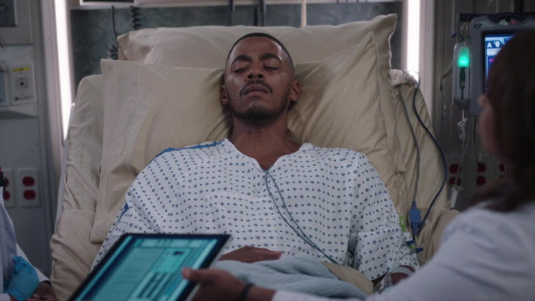 Microsoft Surface (Scene 12) Tablet in Grey's Anatomy S21E05 "You Make My Heart Explode" (2024) - 601679