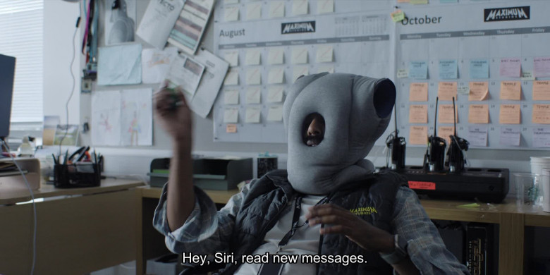 Apple Siri (Verbal) in The Franchise S01E01 "Scene 31A - Tecto Meets Eye" (2024) - 583065