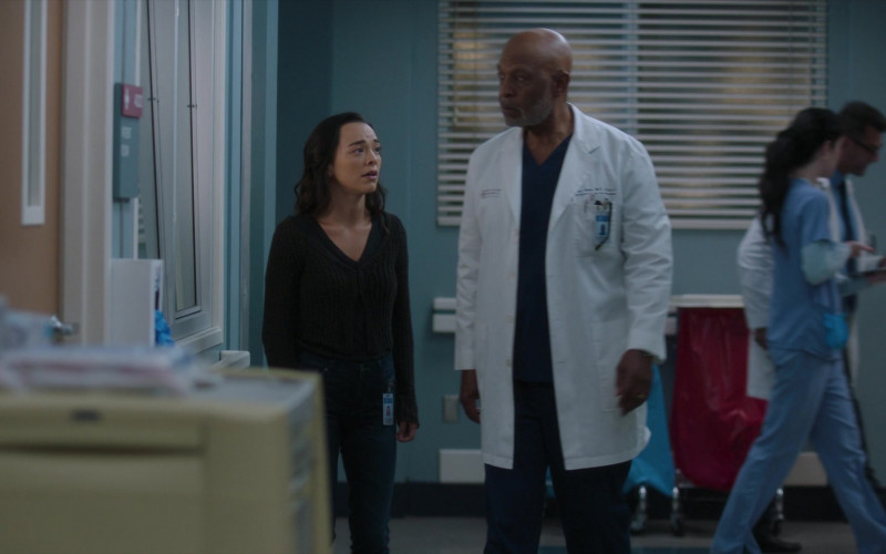 #2213 – ProductPlacementBlog.com – Greys Anatomy S21E04 (2024) – Product Placement Tracking (Timecode – 00h 36m 52s)