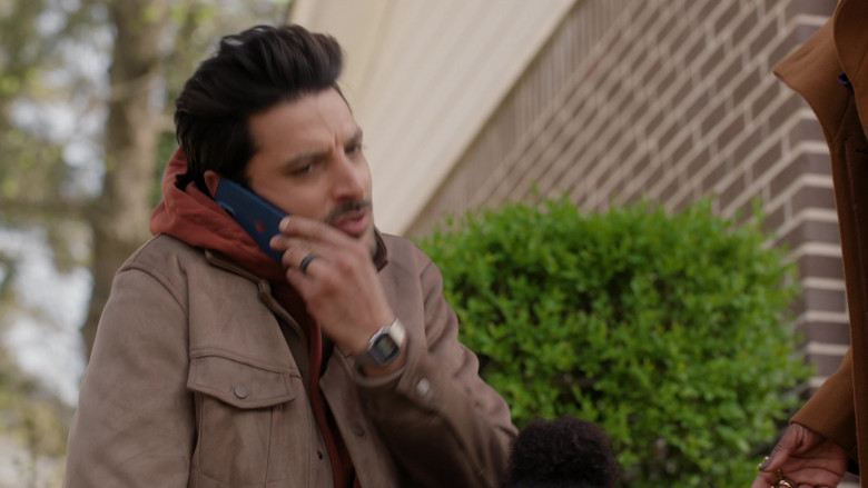 Apple iPhone Smartphone in Found S02E02 "Missing While Difficult" (2024) - 588576