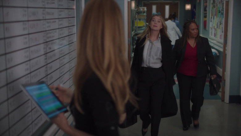 Microsoft Surface (Scene 14) Tablet in Grey's Anatomy S21E02 "Take Me to Church" (2024) - 582497