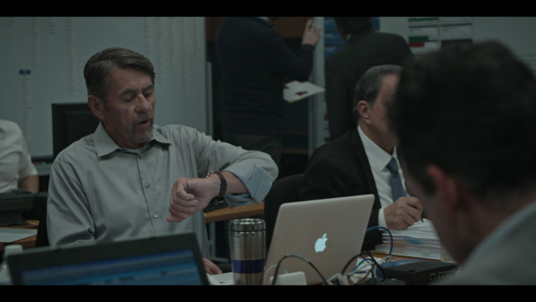 Apple MacBook Laptop in American Sports Story S01E04 "Birthday Money" (2024) - 580804