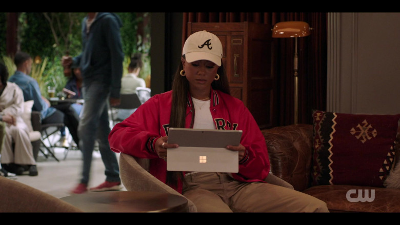 Microsoft Surface (Scene 4) - Tablet and Microsoft Windows 11 OS in All American - Homecoming S03E13 (2024) - 580328