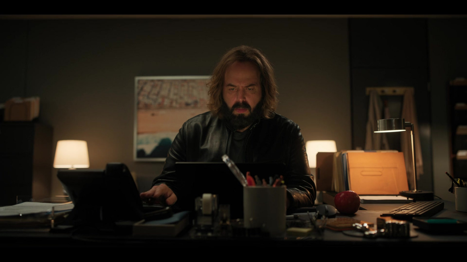 Microsoft Surface Laptop (Scene 2) In The Lincoln Lawyer S03E02