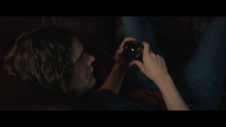 Xbox Controller (Scene 2) in Tell Me Lies S02E07 "I'm Not Drowning Fast Enough" (2024) - 585284