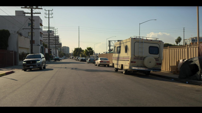 Lincoln Navigator Car in The Lincoln Lawyer S03E04 "Rearview Blindspots" (2024) - 593119