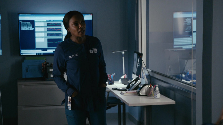 Apple iMac Computer in Chicago Med S10E03 "Trust Fall" (2024) - 586181