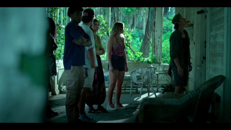 Converse Shoes in Outer Banks S04E01 "The Enduro" (2024) - 586622