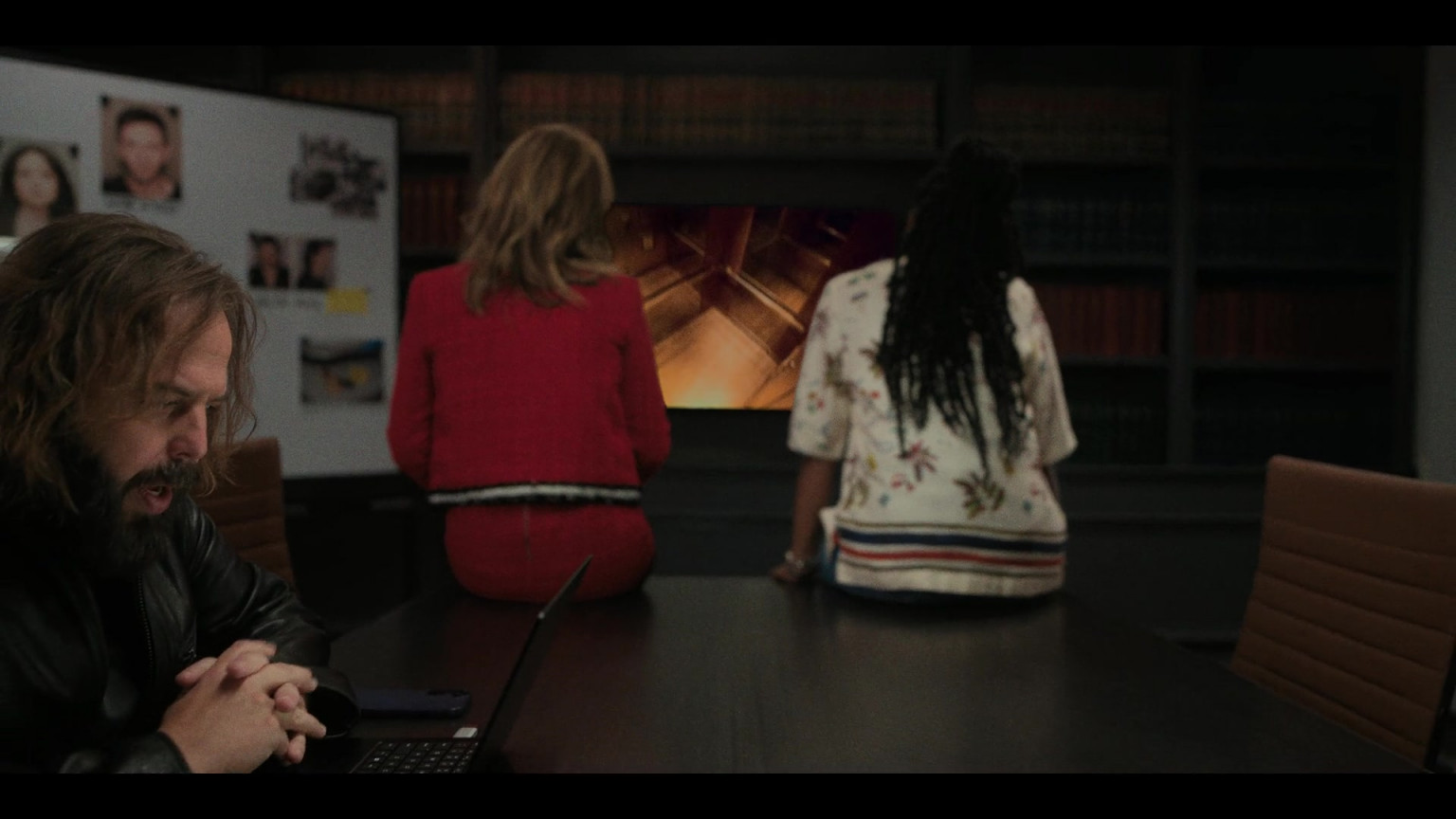 Microsoft Surface Laptop (Scene 3) In The Lincoln Lawyer S03E02