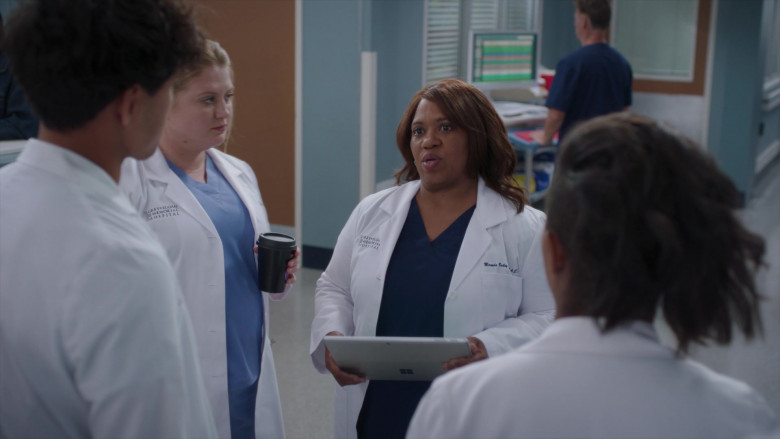 Microsoft Surface (Scene 1) Tablet in Grey's Anatomy S21E04 "This One's for the Girls" (2024) - 595316