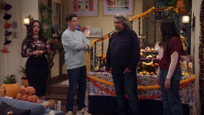 New Balance Sneakers in Lopez vs Lopez S03E02 "Lopez vs Halloween" (2024) - 602891