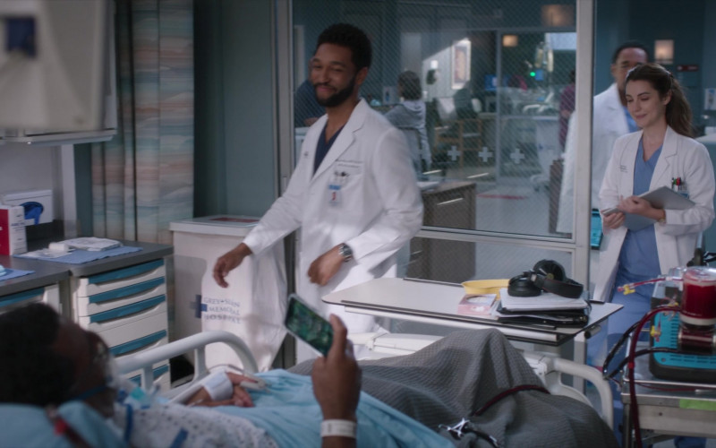 #298 – ProductPlacementBlog.com – Greys Anatomy S21E05 (2024) – Product Placement Tracking (Timecode – 00h 04m 57s)