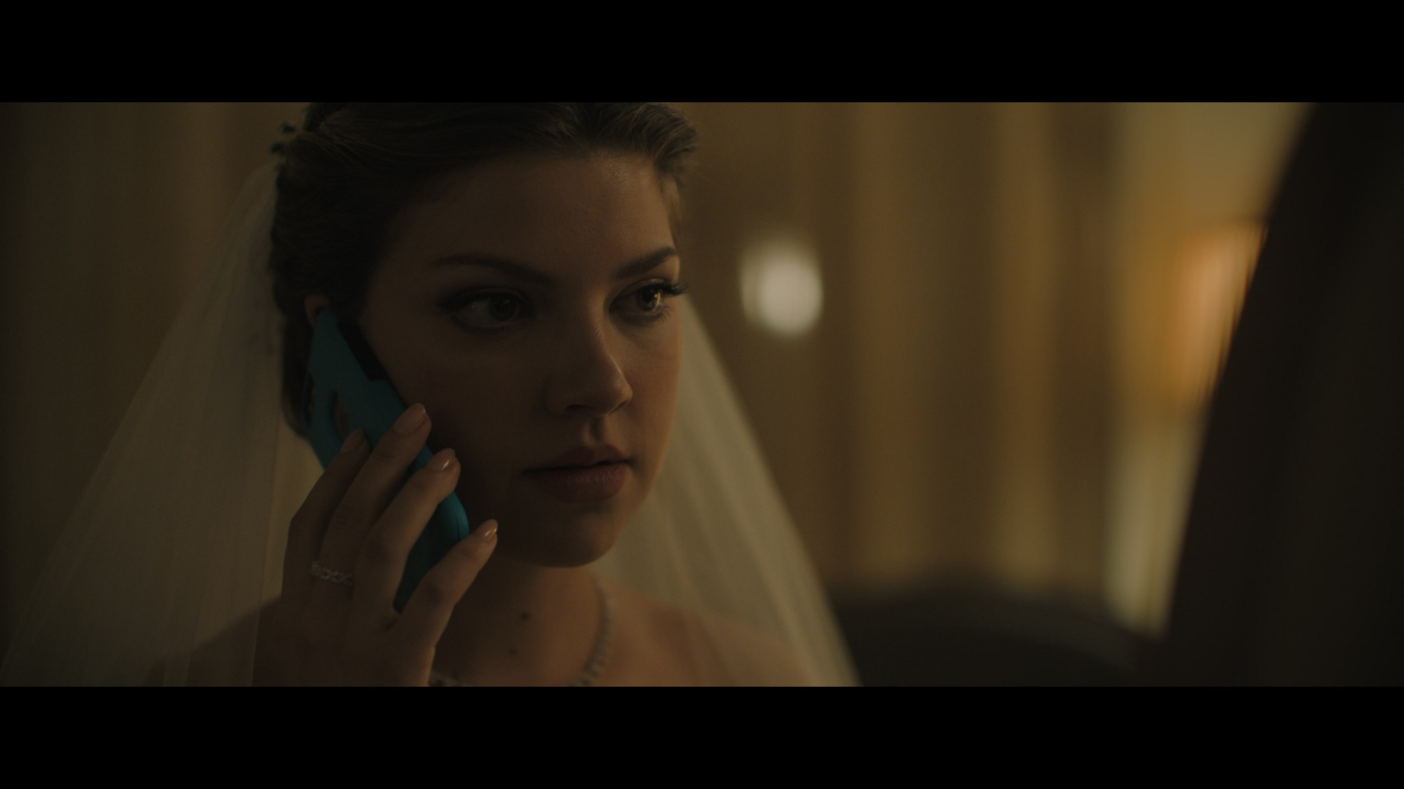 Apple IPhone Smartphone In Tell Me Lies S02E08 "Don't Struggle Like