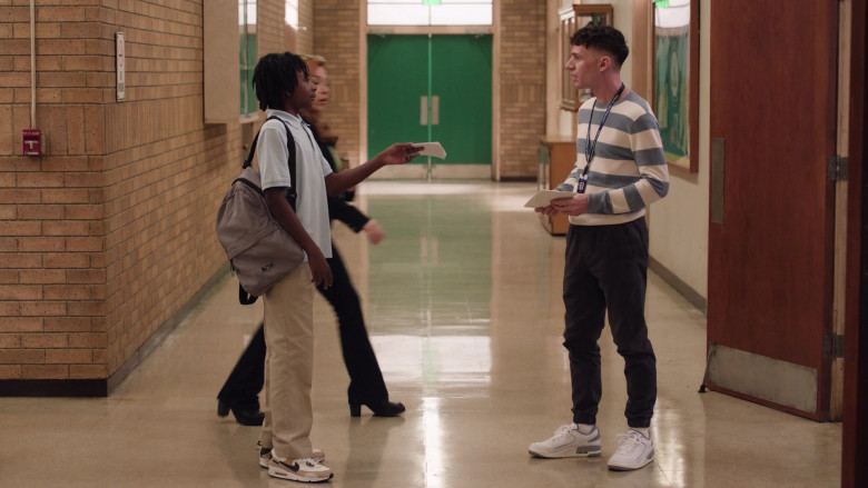 Nike Sneakers in Abbott Elementary S04E02 "Ringworm" (2024) - 595141