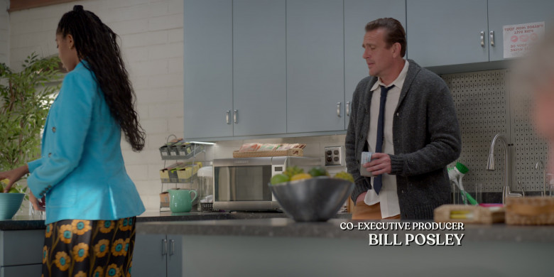 Cuisinart Microwave Oven in Shrinking S02E03 "Psychological Something-ism" (2024) - 599219