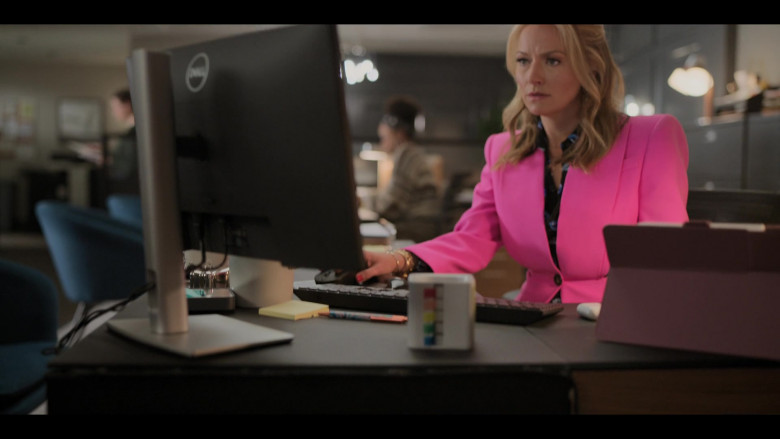 Dell Monitors in The Lincoln Lawyer S03E05 "What Happens in Victorville" (2024) - 593176