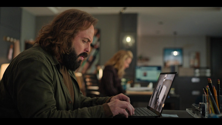 Microsoft Surface Laptop (Scene 1) in The Lincoln Lawyer S03E07 "Relevance" (2024) - 593483