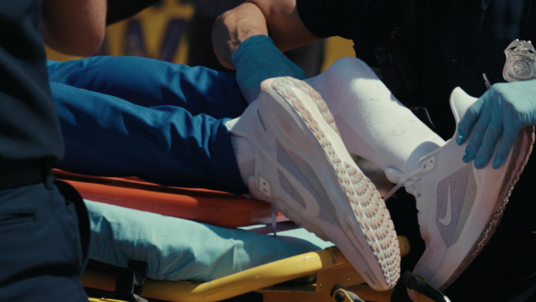 Nike Sneakers in 9-1-1 S08E04 "No Place Like Home" (2024) - 595061