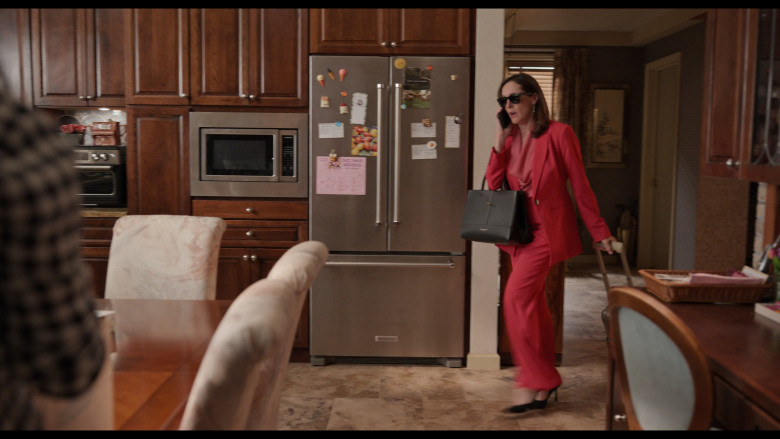 KitchenAid Refrigerator in Only Murders in the Building S04E07 "Valley of the Dolls" (2024) - 584378