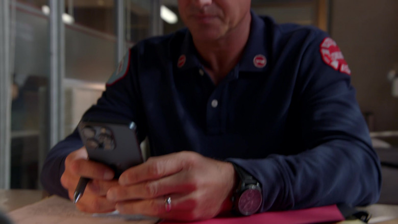 Apple iPhone Smartphones in Chicago Fire S13E04 "Through the Skin" (2024) - 596135