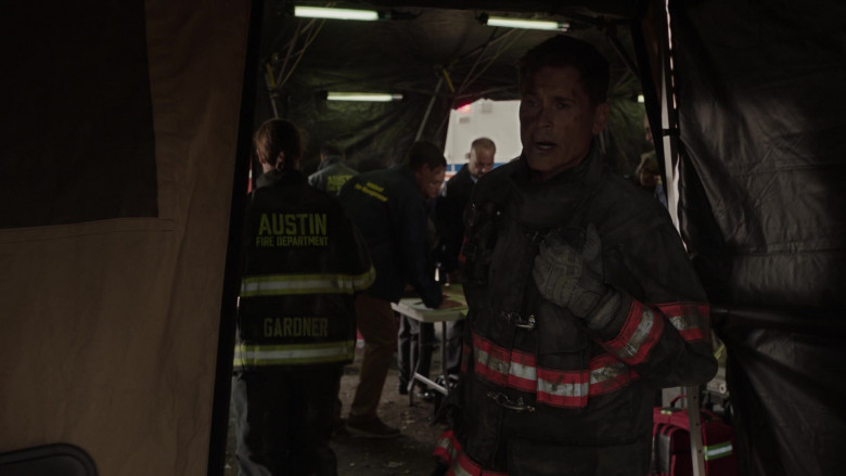 Mechanix Gloves in 9-1-1 Lone Star S05E03 "Cl2" (2024) - 583954