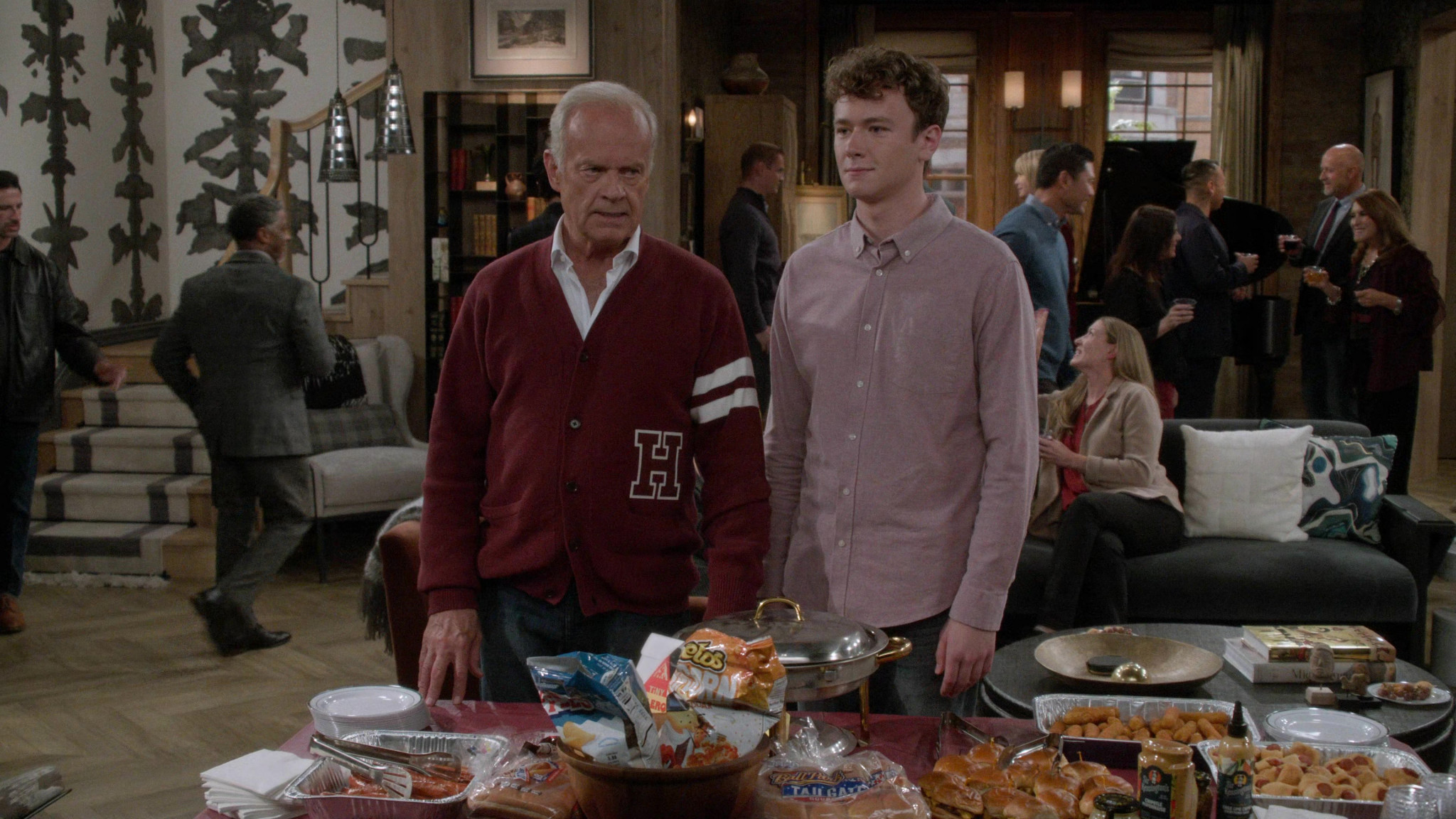Ruffles, Cheetos, Sir Kensington's, Ball Park Buns In Frasier S02E07