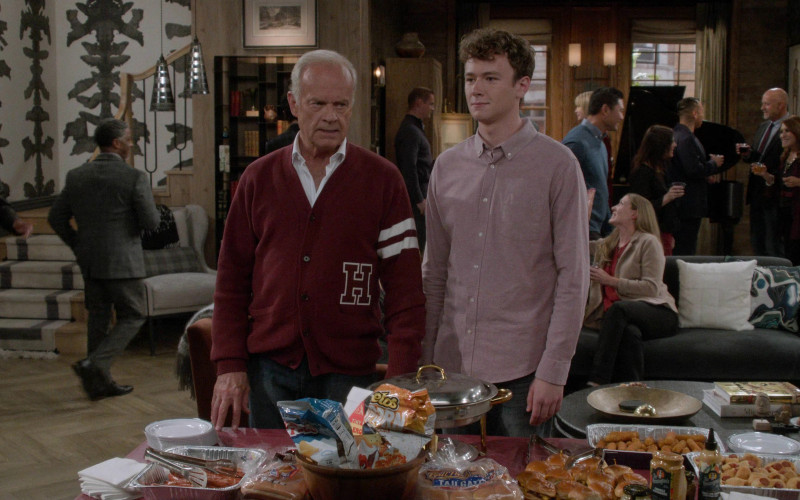 #590 – ProductPlacementBlog.com – Frasier S02E07 (2024) – Product Placement Tracking (Timecode – 00h 09m 49s)