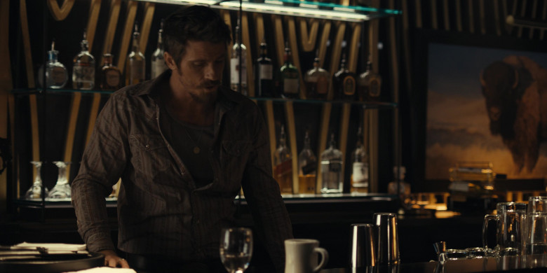 Don Julio, Espolon Tequila, Casamigos, Johnnie Walker Whisky in Tulsa King S02E06 "Navigator" (2024) - 598055