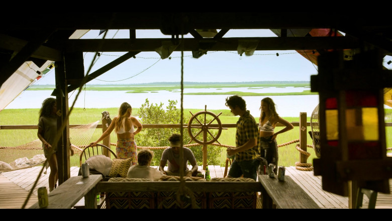 Coors Banquet and Pabst Blue Ribbon Beer in Outer Banks S04E02 "Blackbeard" (2024) - 586725