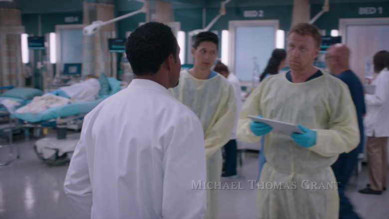 Microsoft Surface (Scene 5) Tablet in Grey's Anatomy S21E04 "This One's for the Girls" (2024) - 595401