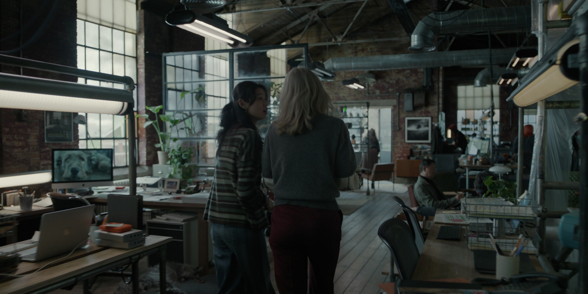 Apple MacBook And IMac In Disclaimer S01E04 "IV" (2024)