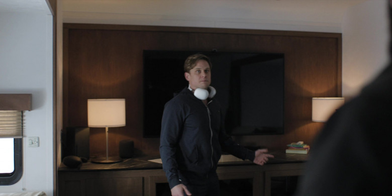 Apple HomePod Smart Speaker and AirPods Max Headphones in The Franchise S01E02 "Scene 36 - The Invisible Jackhammer" (2024) - 589560