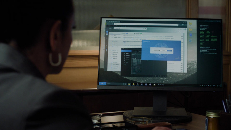 KOORUI PC Monitor in High Potential S01E05 "Croaked" (2024) - 599109