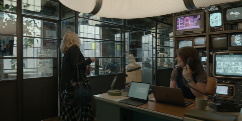 Apple MacBook Laptop in Disclaimer S01E02 "II" (2024) - 588329