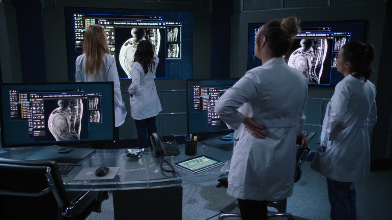 Microsoft Surface (Scene 10) Tablet in Grey's Anatomy S21E03 "I Can See Clearly Now" (2024) - 588646